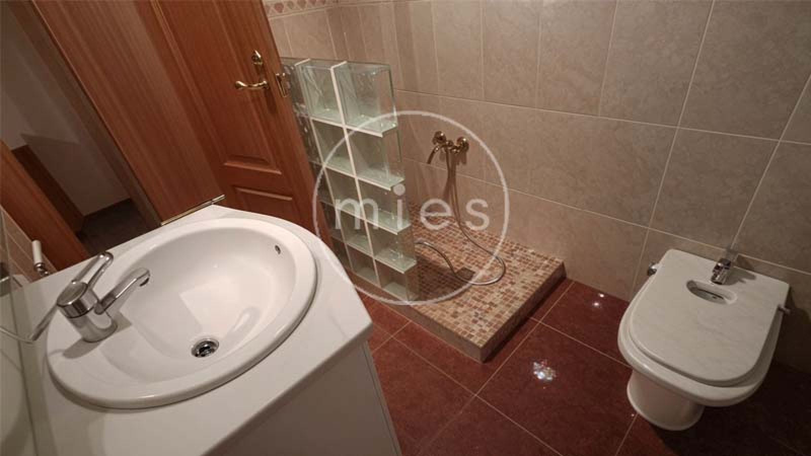 edificio en venta Torrent, finca en venta Torrent, edificio completo Torrent, inversión inmobiliaria Torrent, casa con dos viviendas Torrent, edificio con garaje grande, edificio con terraza Torrent, vivienda cerca Plaza San Pascual, inmueble Avenida al Vedat, edificio Avenida Padre Méndez, edificio rentable Valencia, edificio con posibilidad cambio de uso, edificio familiar Torrent, inmueble alta rentabilidad