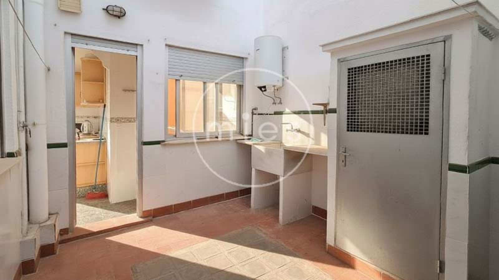 edificio en venta Torrent, finca en venta Torrent, edificio completo Torrent, inversión inmobiliaria Torrent, casa con dos viviendas Torrent, edificio con garaje grande, edificio con terraza Torrent, vivienda cerca Plaza San Pascual, inmueble Avenida al Vedat, edificio Avenida Padre Méndez, edificio rentable Valencia, edificio con posibilidad cambio de uso, edificio familiar Torrent, inmueble alta rentabilidad