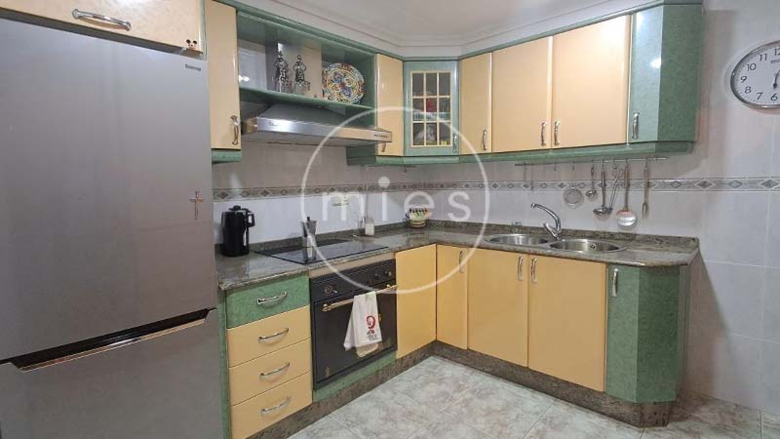 edificio en venta Torrent, finca en venta Torrent, edificio completo Torrent, inversión inmobiliaria Torrent, casa con dos viviendas Torrent, edificio con garaje grande, edificio con terraza Torrent, vivienda cerca Plaza San Pascual, inmueble Avenida al Vedat, edificio Avenida Padre Méndez, edificio rentable Valencia, edificio con posibilidad cambio de uso, edificio familiar Torrent, inmueble alta rentabilidad