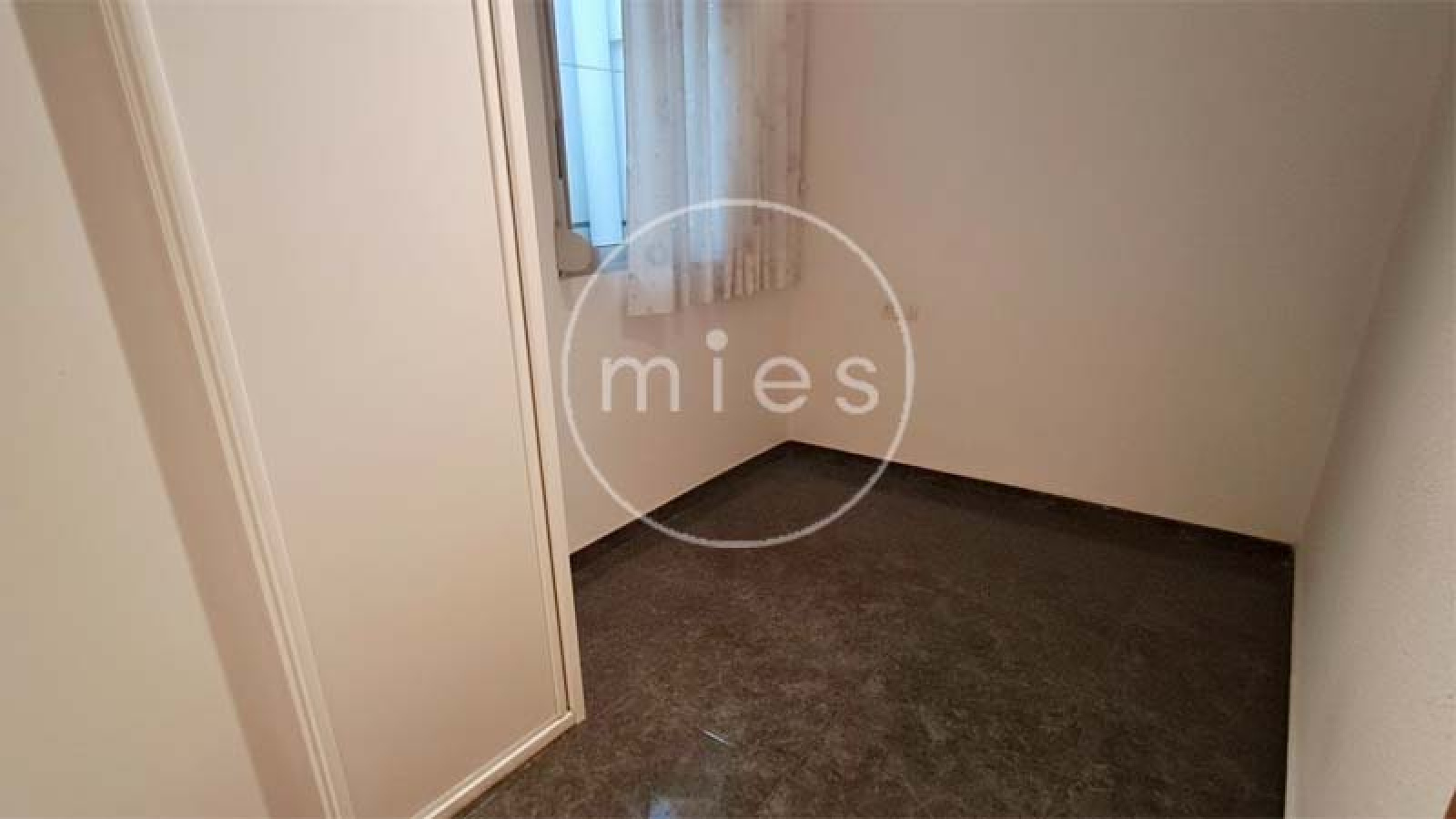 edificio en venta Torrent, finca en venta Torrent, edificio completo Torrent, inversión inmobiliaria Torrent, casa con dos viviendas Torrent, edificio con garaje grande, edificio con terraza Torrent, vivienda cerca Plaza San Pascual, inmueble Avenida al Vedat, edificio Avenida Padre Méndez, edificio rentable Valencia, edificio con posibilidad cambio de uso, edificio familiar Torrent, inmueble alta rentabilidad