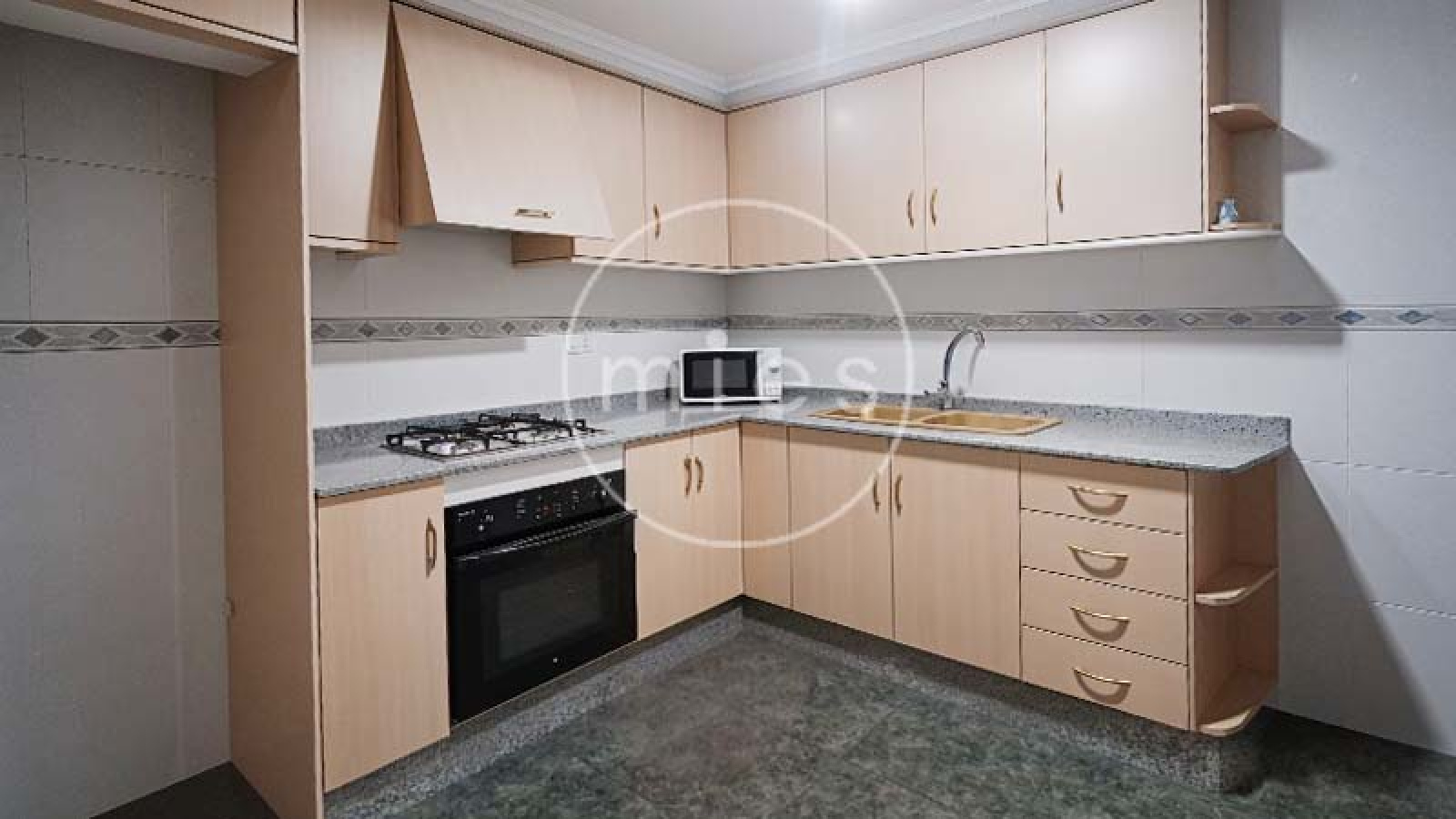 edificio en venta Torrent, finca en venta Torrent, edificio completo Torrent, inversión inmobiliaria Torrent, casa con dos viviendas Torrent, edificio con garaje grande, edificio con terraza Torrent, vivienda cerca Plaza San Pascual, inmueble Avenida al Vedat, edificio Avenida Padre Méndez, edificio rentable Valencia, edificio con posibilidad cambio de uso, edificio familiar Torrent, inmueble alta rentabilidad