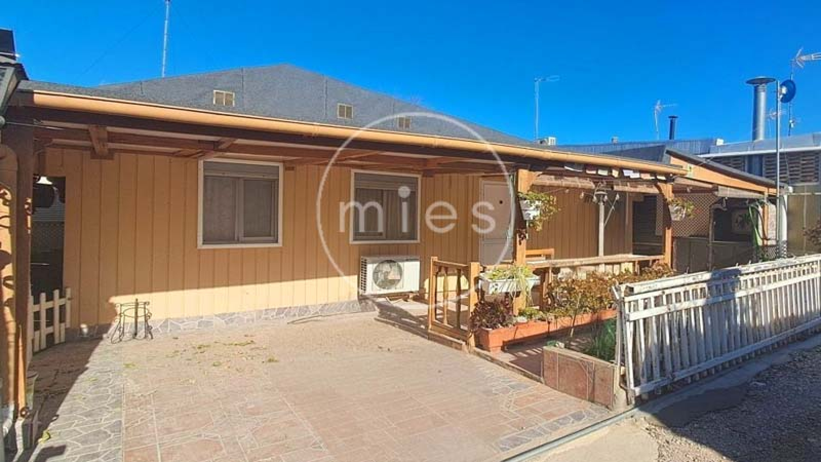 casa en venta camping la pirámide, casa torrent serra perenxisa, casa con terraza torrent, vivienda camping la pirámide, casa familiar torrent, comprar casa naturaleza, vivienda con piscina y barbacoa torrent, casa comunidad camping