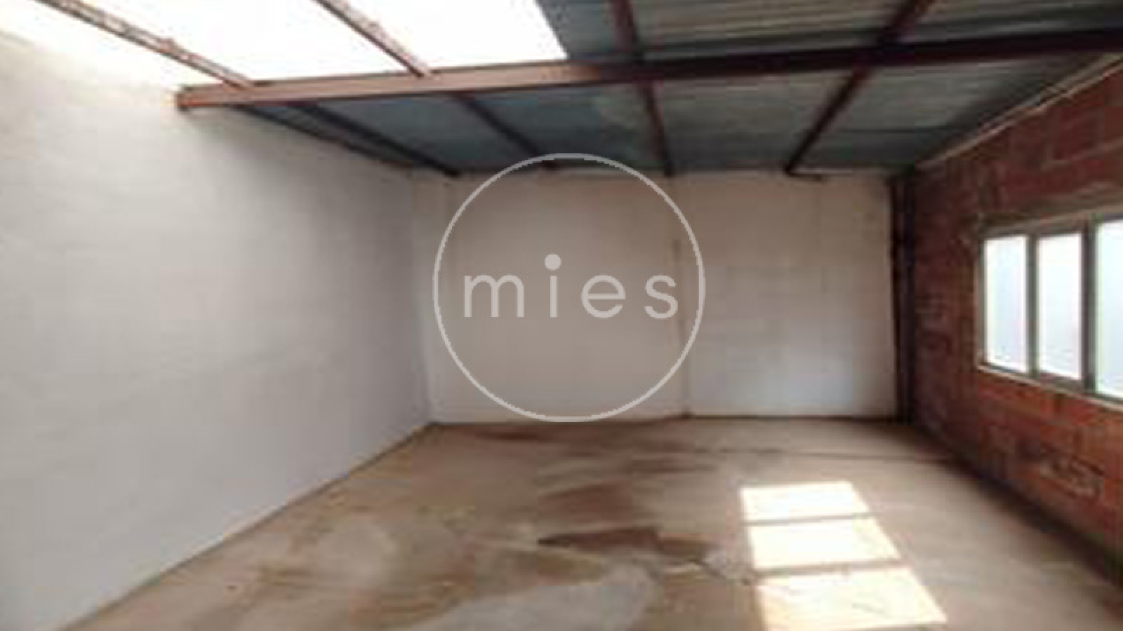 mies inmobiliaria  vende local en montserrat