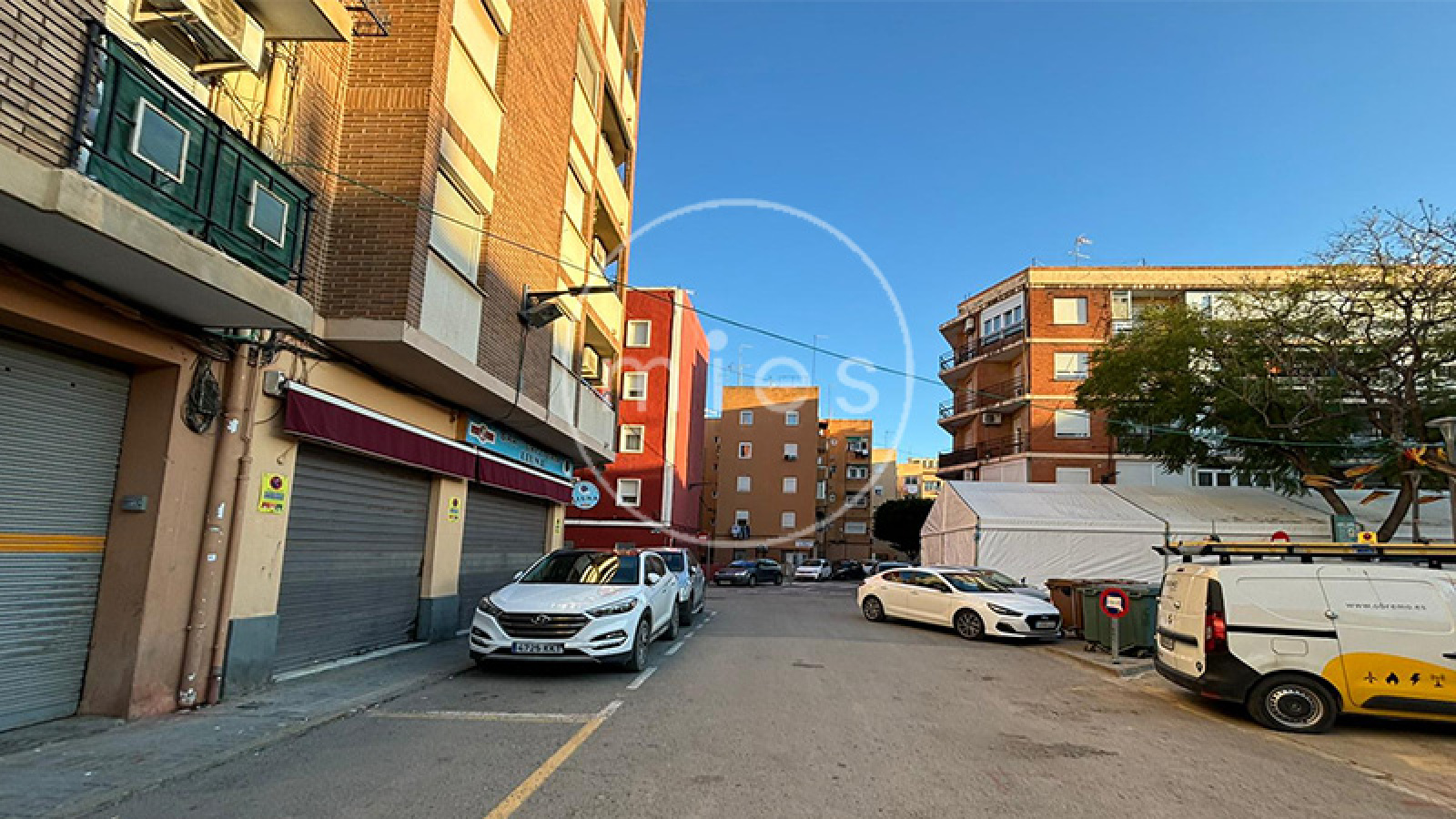 Mies inmobiliaria vende piso xirivella