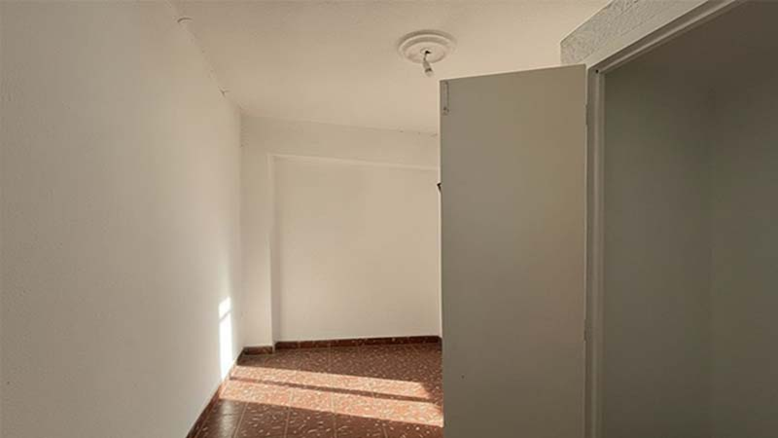 piso Massanassa, piso en venta Massanassa, piso para reformar Valencia, inversión inmobiliaria Valencia, vivienda para reformar, piso barato Valencia, oportunidad inversores, reformar piso Massanassa, comprar piso Valencia económico, inmueble vandalizado inversión, piso 4 habitaciones Massanassa, inmobiliaria Valencia, Mies Gestión Inmobiliaria