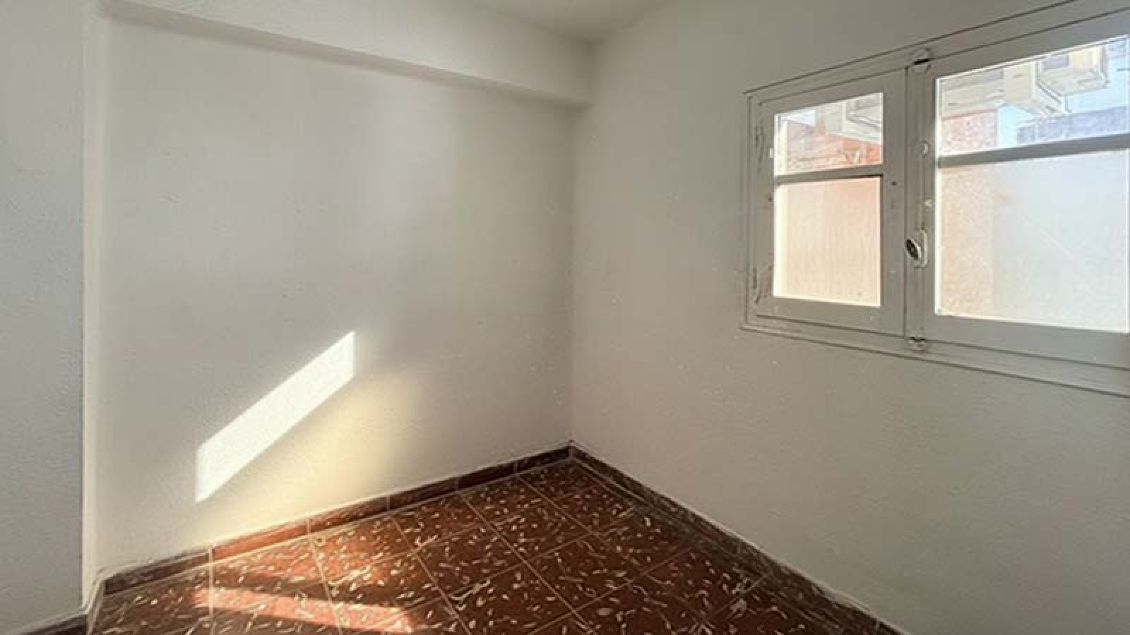 piso Massanassa, piso en venta Massanassa, piso para reformar Valencia, inversión inmobiliaria Valencia, vivienda para reformar, piso barato Valencia, oportunidad inversores, reformar piso Massanassa, comprar piso Valencia económico, inmueble vandalizado inversión, piso 4 habitaciones Massanassa, inmobiliaria Valencia, Mies Gestión Inmobiliaria