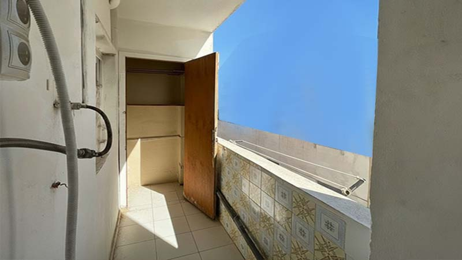 piso Massanassa, piso en venta Massanassa, piso para reformar Valencia, inversión inmobiliaria Valencia, vivienda para reformar, piso barato Valencia, oportunidad inversores, reformar piso Massanassa, comprar piso Valencia económico, inmueble vandalizado inversión, piso 4 habitaciones Massanassa, inmobiliaria Valencia, Mies Gestión Inmobiliaria