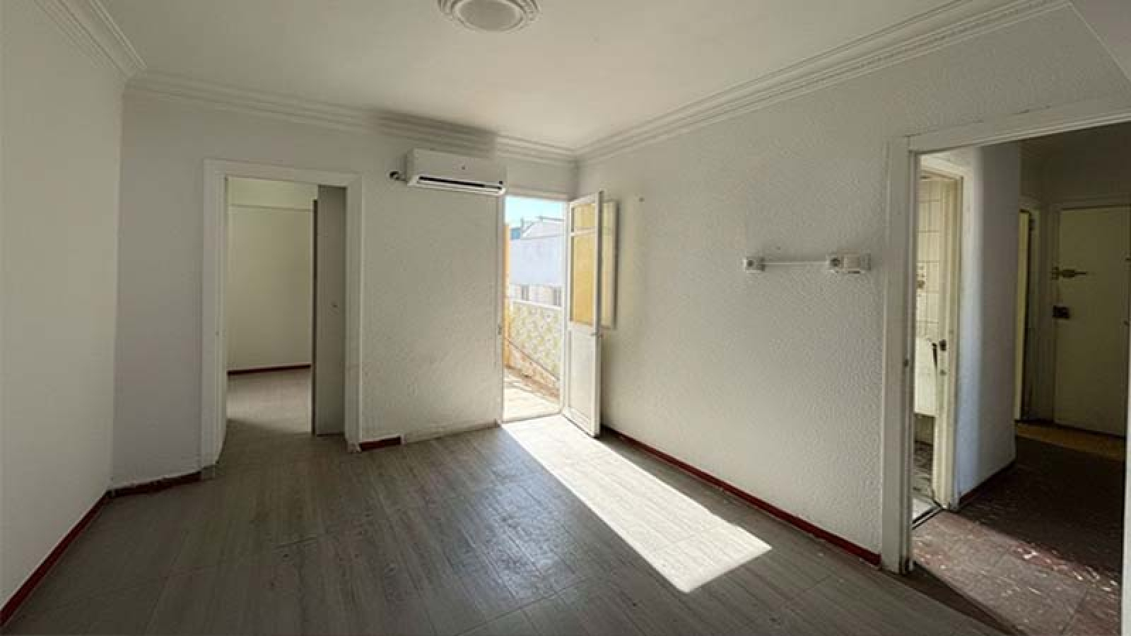 piso Massanassa, piso en venta Massanassa, piso para reformar Valencia, inversión inmobiliaria Valencia, vivienda para reformar, piso barato Valencia, oportunidad inversores, reformar piso Massanassa, comprar piso Valencia económico, inmueble vandalizado inversión, piso 4 habitaciones Massanassa, inmobiliaria Valencia, Mies Gestión Inmobiliaria