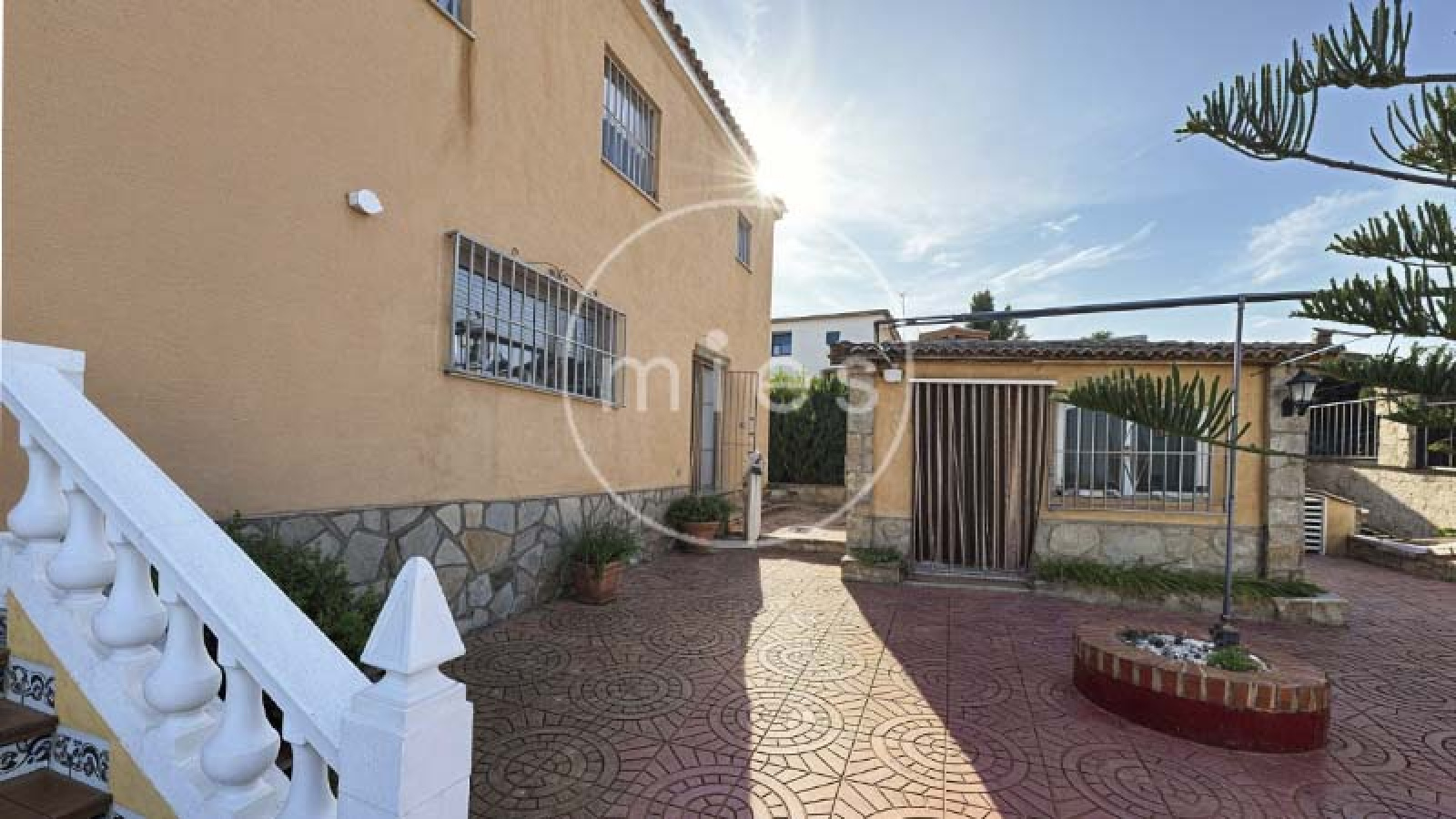 chalet urbano Montroy, chalet Balcón de Montroy, chalet en venta Montroy, chalet amplio Valencia, chalet con piscina Montroy, casa urbana con parcela, chalet 5 habitaciones Valencia, inmobiliaria Torrent, Mies Gestión Inmobiliaria, chalet con garaje y piscina, casa en Real de Montroy, chalet listo para entrar a vivir Valencia, chalet independiente Valencia interior