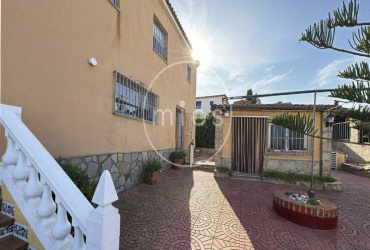 chalet urbano Montroy, chalet Balcón de Montroy, chalet en venta Montroy, chalet amplio Valencia, chalet con piscina Montroy, casa urbana con parcela, chalet 5 habitaciones Valencia, inmobiliaria Torrent, Mies Gestión Inmobiliaria, chalet con garaje y piscina, casa en Real de Montroy, chalet listo para entrar a vivir Valencia, chalet independiente Valencia interior