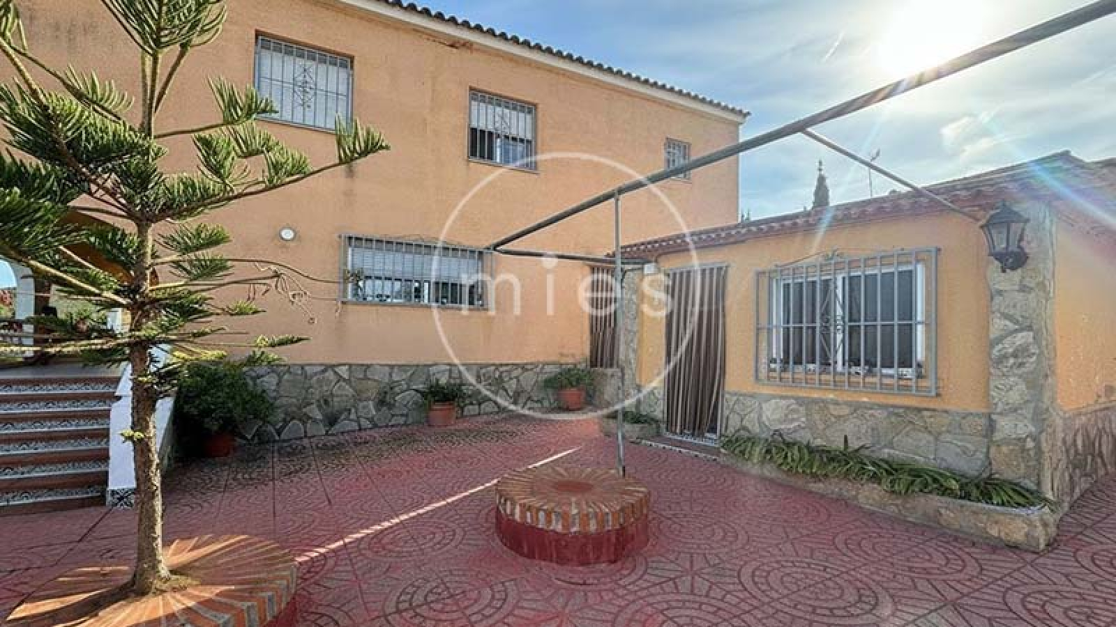 chalet urbano Montroy, chalet Balcón de Montroy, chalet en venta Montroy, chalet amplio Valencia, chalet con piscina Montroy, casa urbana con parcela, chalet 5 habitaciones Valencia, inmobiliaria Torrent, Mies Gestión Inmobiliaria, chalet con garaje y piscina, casa en Real de Montroy, chalet listo para entrar a vivir Valencia, chalet independiente Valencia interior