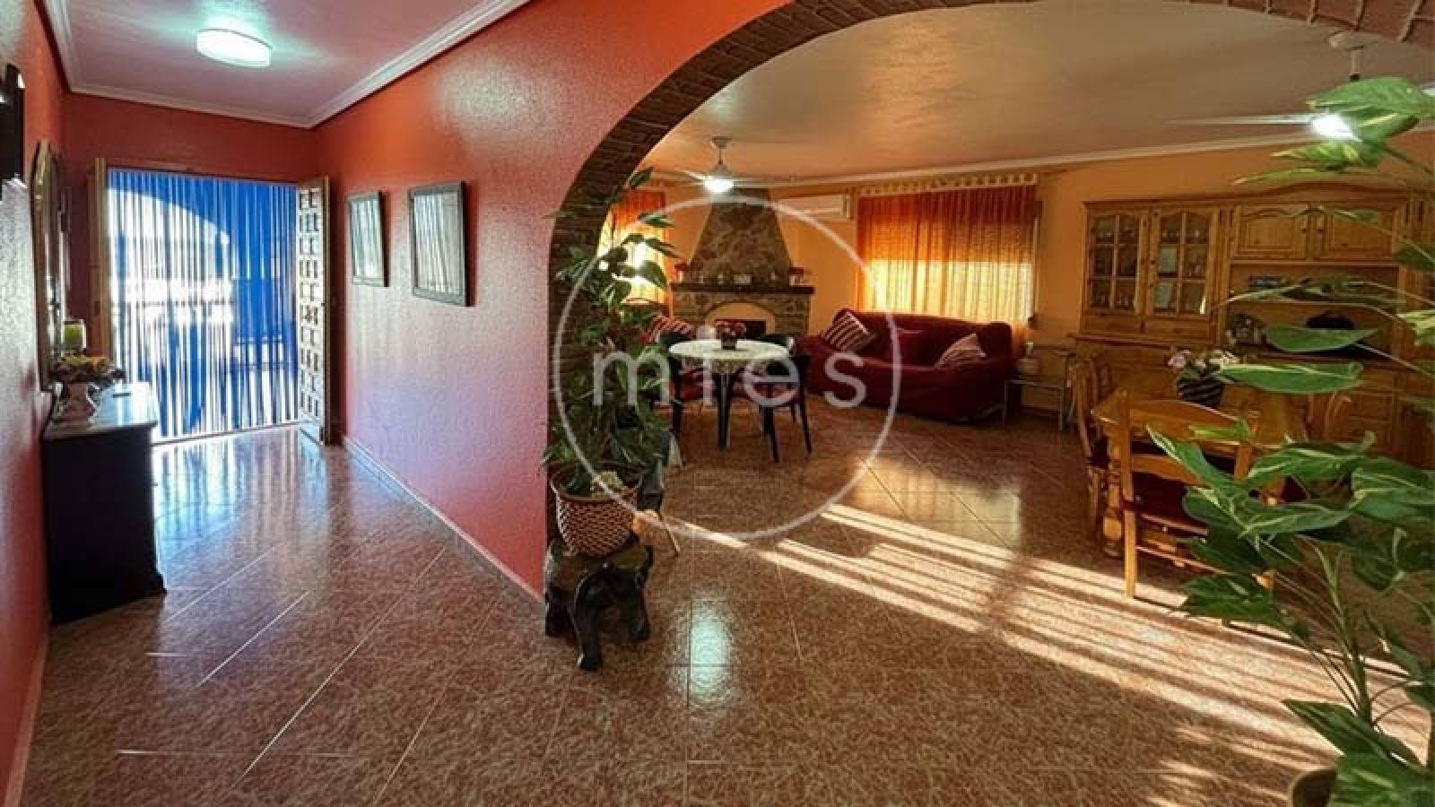 chalet urbano Montroy, chalet Balcón de Montroy, chalet en venta Montroy, chalet amplio Valencia, chalet con piscina Montroy, casa urbana con parcela, chalet 5 habitaciones Valencia, inmobiliaria Torrent, Mies Gestión Inmobiliaria, chalet con garaje y piscina, casa en Real de Montroy, chalet listo para entrar a vivir Valencia, chalet independiente Valencia interior