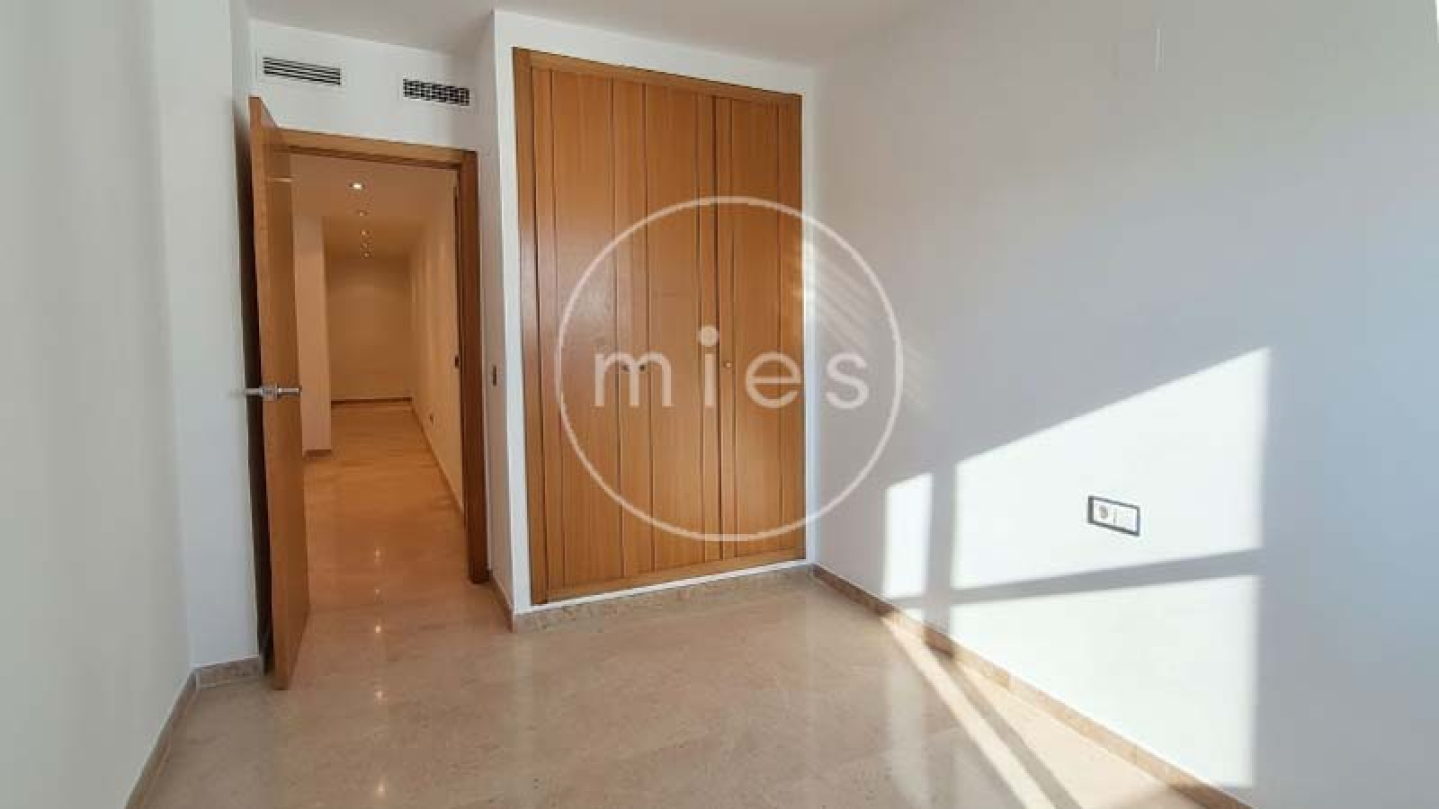 alquiler piso Valencia Safranar, piso alquiler Calle Xera Valencia, alquiler 3 habitaciones Valencia, piso con piscina Valencia alquiler, alquiler piso Patraix, piso exterior Valencia alquiler, MIES Inmobiliaria alquiler, vivienda alquiler Valencia larga duración, piso con ascensor Valencia, alquiler piso 2 baños Valencia