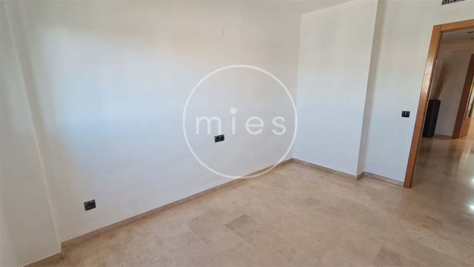 alquiler piso Valencia Safranar, piso alquiler Calle Xera Valencia, alquiler 3 habitaciones Valencia, piso con piscina Valencia alquiler, alquiler piso Patraix, piso exterior Valencia alquiler, MIES Inmobiliaria alquiler, vivienda alquiler Valencia larga duración, piso con ascensor Valencia, alquiler piso 2 baños Valencia