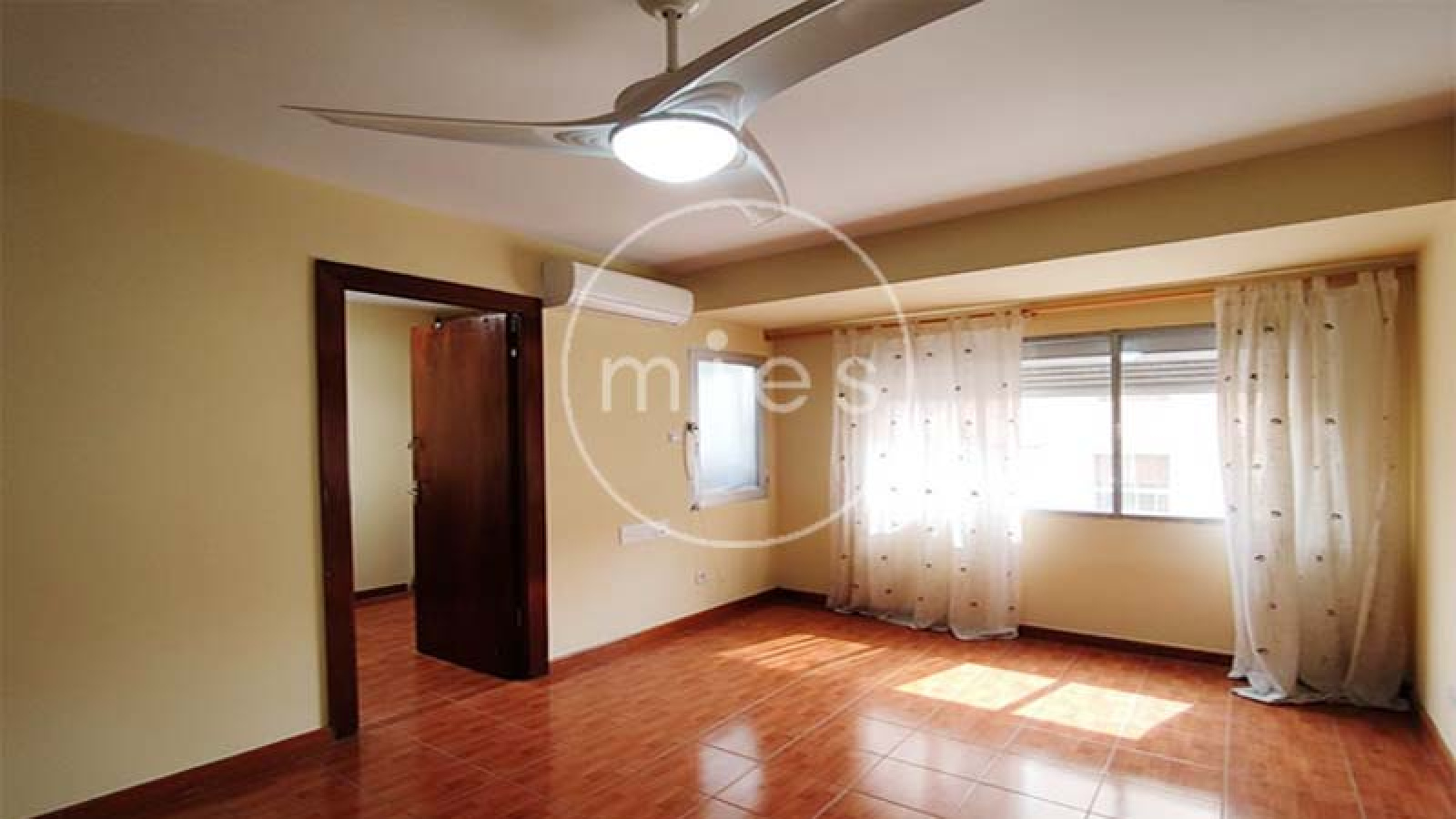 mies agencia patrimonial salón comedor luminoso venta