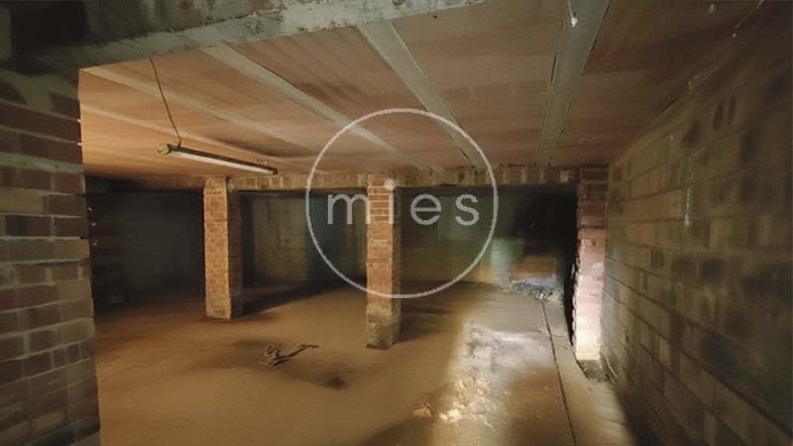 Mies Inmobiliaria, Mies Gestión Inmobiliaria, parcela urbana Montserrat, solar urbano Montserrat, terreno urbano en venta Montserrat, construir vivienda Montserrat, parcela para casa Montserrat, almacén en venta Montserrat, nave en venta Montserrat, terreno urbano Valencia, solar urbano Valencia, parcela edificable Montserrat, inversión inmobiliaria Montserrat, almacén con parcela Valencia, terreno para construir vivienda Valencia, almacén para materiales Montserrat, parcela con construcción Montserrat, inmueble para reformar Montserrat, oportunidad inmobiliaria Montserrat, venta de terrenos urbanos Valencia, parcela urbana con almacén, solar para vivienda unifamiliar Montserrat, terreno urbanizable Montserrat, almacén con luz y agua Valencia.