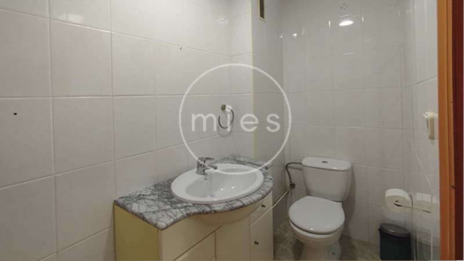 Mies Inmobiliaria, Mies Gestión Inmobiliaria, local comercial Torrent, local en venta Torrent, local Avenida al Vedat, local con patio Torrent, oficina en venta Torrent, despacho profesional Torrent, local para clínica Torrent, local para academia Torrent, local adaptado minusválidos Torrent, inversión local comercial Torrent, local céntrico Torrent, local cerca metro Torrent, local cerca Ayuntamiento Torrent, local para negocio Torrent, inmueble comercial Torrent, local reformado Torrent, venta de locales Torrent, local con despachos Valencia, local profesional Torrent, local comercial Valencia, oportunidad inversión Torrent, local con patio interior Torrent.
