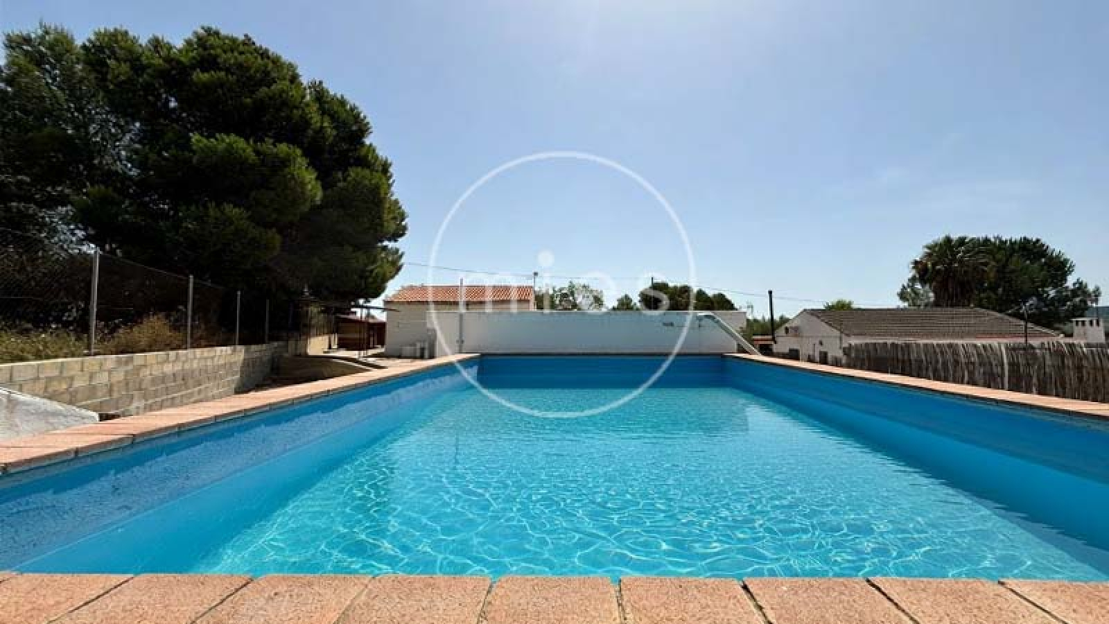 chalet en venta en Turís, chalet con piscina en Turís, casa en venta en Turís, chalet en urbanización Cañapar, chalet en venta Valencia, chalet con parcela grande, chalet con garaje, chalet con paellero, vivienda con piscina Valencia, chalet cerca de Valencia