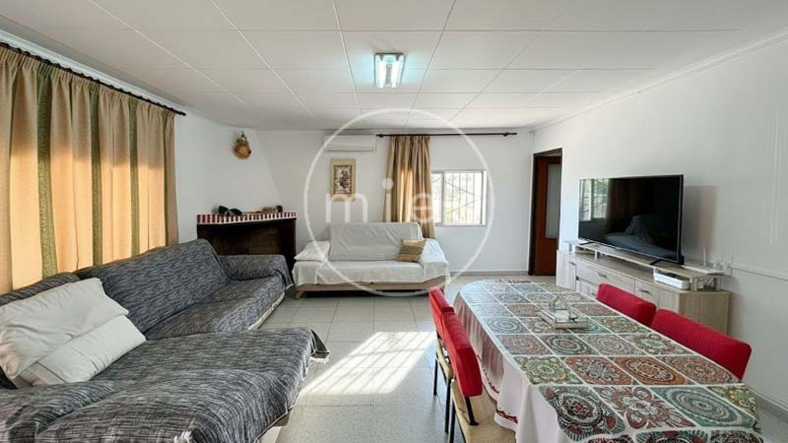 chalet en venta en Turís, chalet con piscina en Turís, casa en venta en Turís, chalet en urbanización Cañapar, chalet en venta Valencia, chalet con parcela grande, chalet con garaje, chalet con paellero, vivienda con piscina Valencia, chalet cerca de Valencia