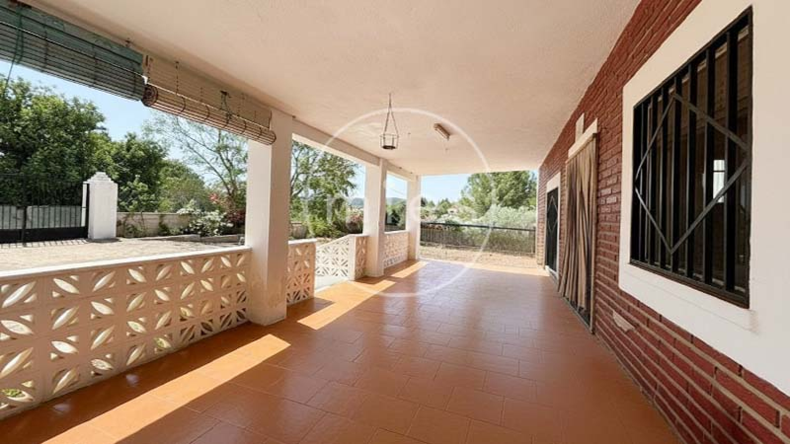 chalet en venta en Turís, chalet con piscina en Turís, casa en venta en Turís, chalet en urbanización Cañapar, chalet en venta Valencia, chalet con parcela grande, chalet con garaje, chalet con paellero, vivienda con piscina Valencia, chalet cerca de Valencia