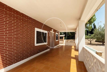 chalet en venta en Turís, chalet con piscina en Turís, casa en venta en Turís, chalet en urbanización Cañapar, chalet en venta Valencia, chalet con parcela grande, chalet con garaje, chalet con paellero, vivienda con piscina Valencia, chalet cerca de Valencia