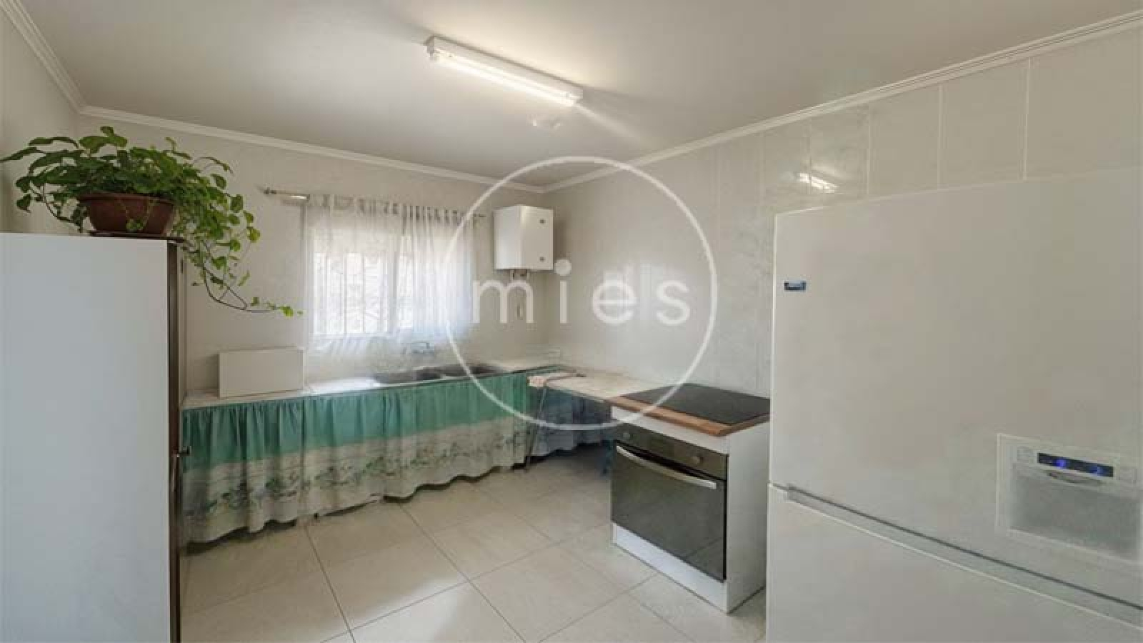 chalet en venta en Turís, chalet con piscina en Turís, casa en venta en Turís, chalet en urbanización Cañapar, chalet en venta Valencia, chalet con parcela grande, chalet con garaje, chalet con paellero, vivienda con piscina Valencia, chalet cerca de Valencia