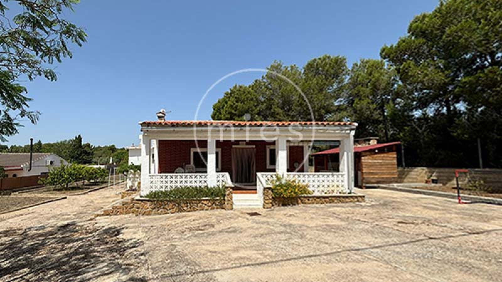 chalet en venta en Turís, chalet con piscina en Turís, casa en venta en Turís, chalet en urbanización Cañapar, chalet en venta Valencia, chalet con parcela grande, chalet con garaje, chalet con paellero, vivienda con piscina Valencia, chalet cerca de Valencia