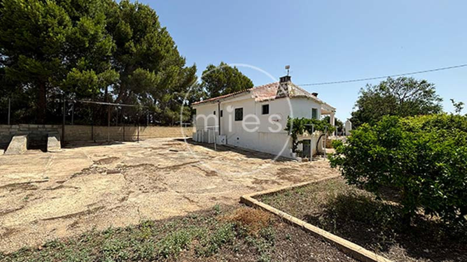 chalet en venta en Turís, chalet con piscina en Turís, casa en venta en Turís, chalet en urbanización Cañapar, chalet en venta Valencia, chalet con parcela grande, chalet con garaje, chalet con paellero, vivienda con piscina Valencia, chalet cerca de Valencia