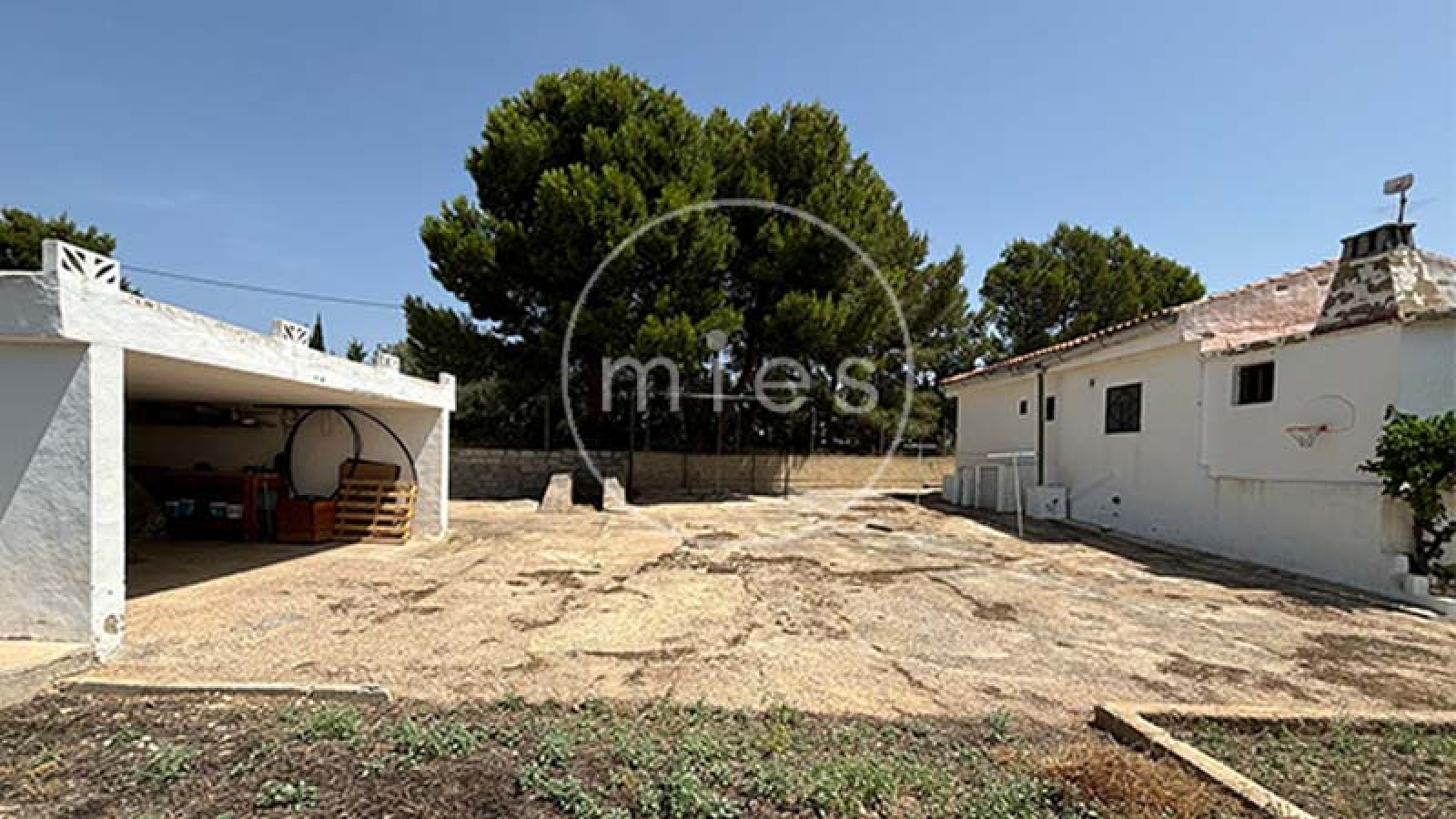 chalet en venta en Turís, chalet con piscina en Turís, casa en venta en Turís, chalet en urbanización Cañapar, chalet en venta Valencia, chalet con parcela grande, chalet con garaje, chalet con paellero, vivienda con piscina Valencia, chalet cerca de Valencia