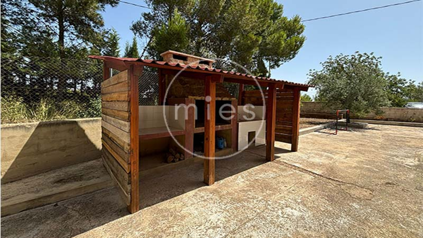 chalet en venta en Turís, chalet con piscina en Turís, casa en venta en Turís, chalet en urbanización Cañapar, chalet en venta Valencia, chalet con parcela grande, chalet con garaje, chalet con paellero, vivienda con piscina Valencia, chalet cerca de Valencia