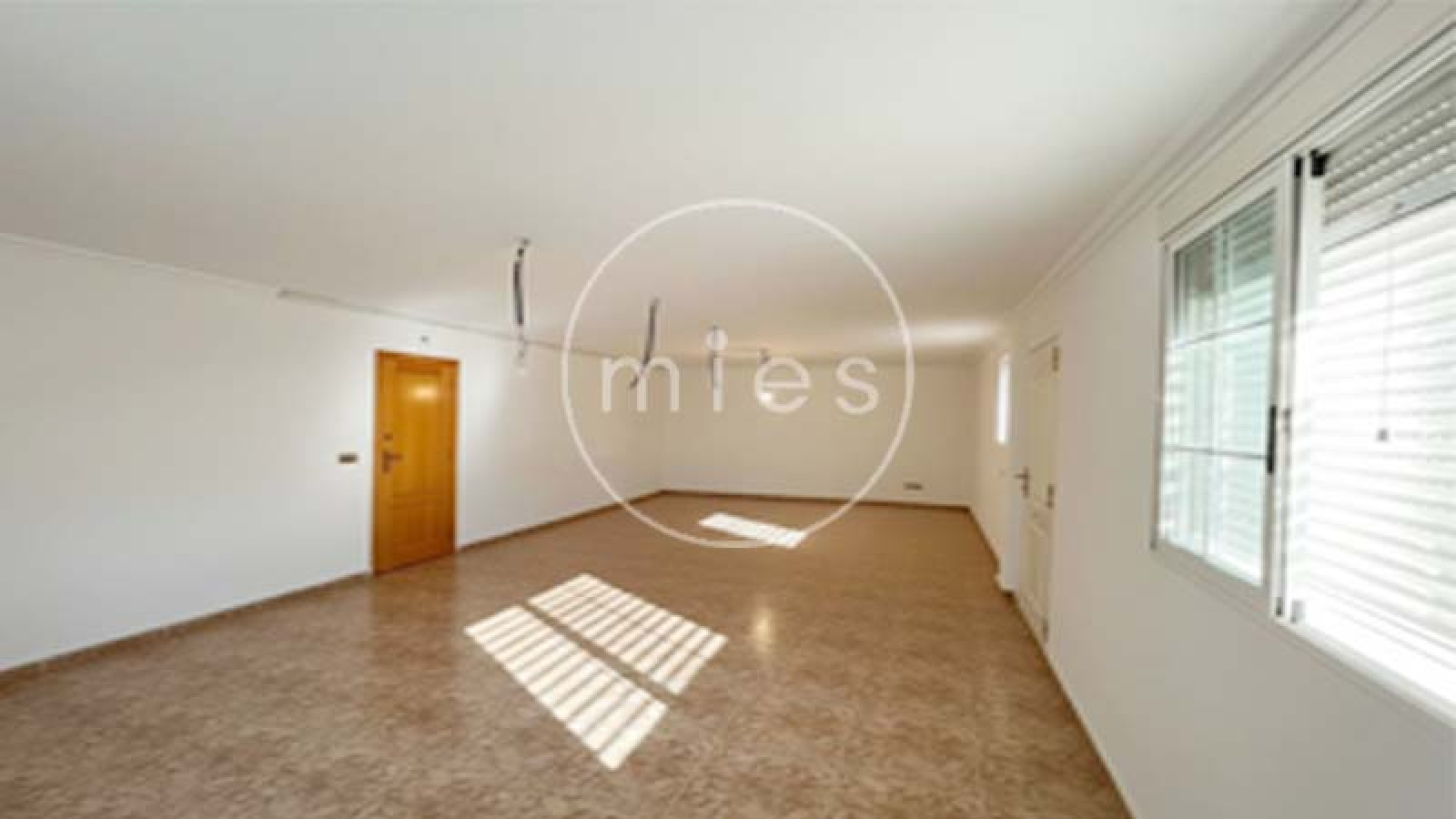 chalet en Turís, chalet en venta Turís, chalet con piscina Turís, chalet Valencia, casa en Turís, chalet independiente Valencia, chalet con parcela, chalet con piscina Valencia, vivienda en Turís, casa con jardín, chalet 9 habitaciones, inversión inmobiliaria Turís, alquiler vacacional Turís, chalet para familias, inmobiliaria Turís, MIES Inmobiliaria