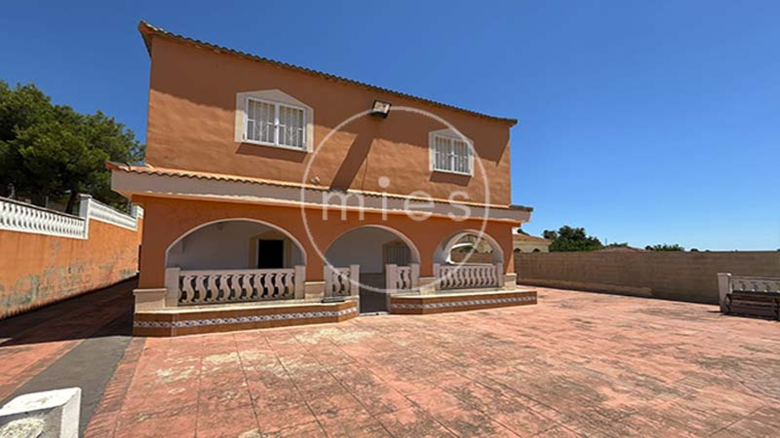 chalet en Turís, chalet en venta Turís, chalet con piscina Turís, chalet Valencia, casa en Turís, chalet independiente Valencia, chalet con parcela, chalet con piscina Valencia, vivienda en Turís, casa con jardín, chalet 9 habitaciones, inversión inmobiliaria Turís, alquiler vacacional Turís, chalet para familias, inmobiliaria Turís, MIES Inmobiliaria