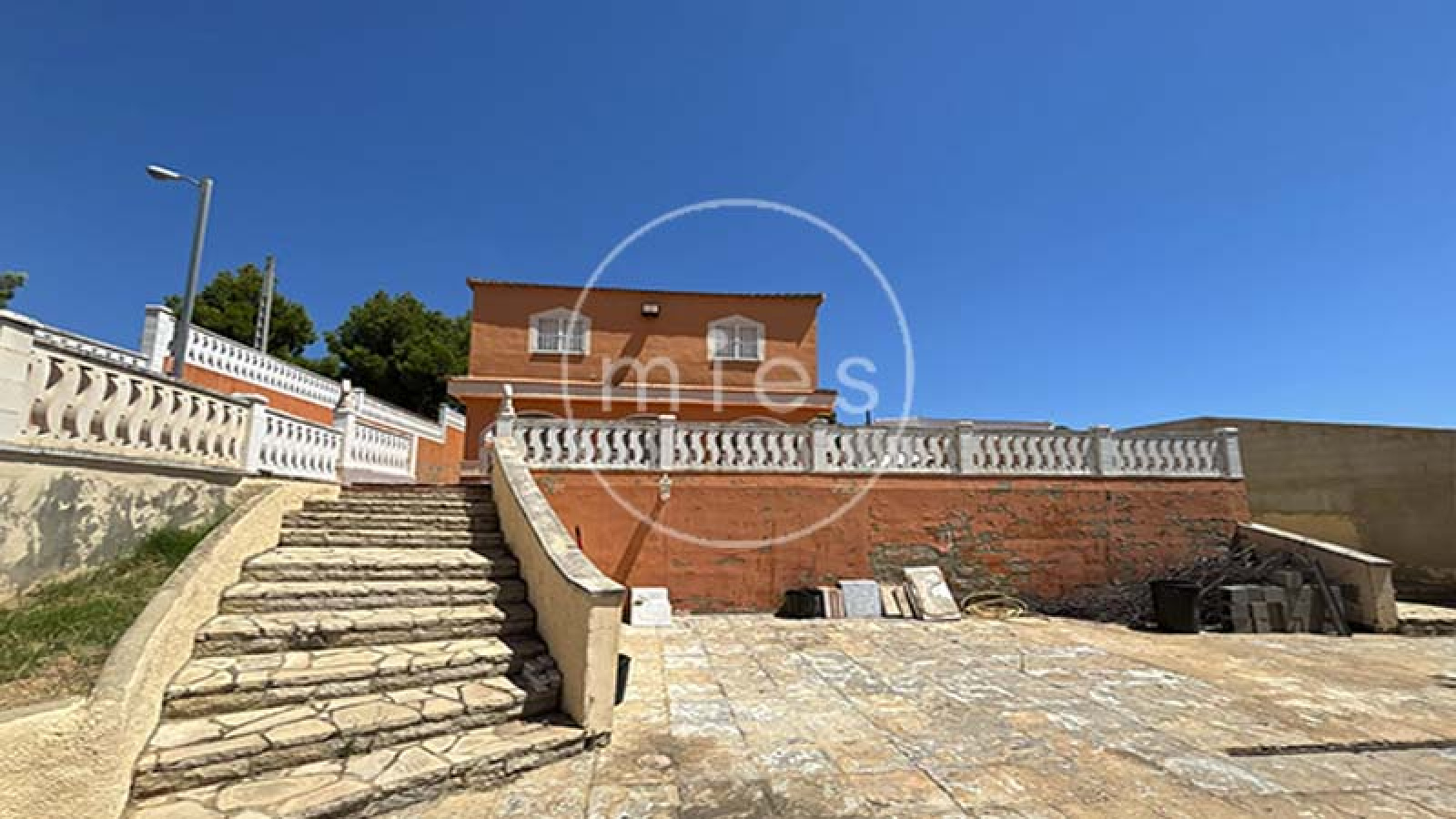 chalet en Turís, chalet en venta Turís, chalet con piscina Turís, chalet Valencia, casa en Turís, chalet independiente Valencia, chalet con parcela, chalet con piscina Valencia, vivienda en Turís, casa con jardín, chalet 9 habitaciones, inversión inmobiliaria Turís, alquiler vacacional Turís, chalet para familias, inmobiliaria Turís, MIES Inmobiliaria