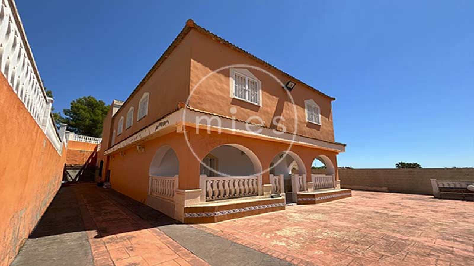 chalet en Turís, chalet en venta Turís, chalet con piscina Turís, chalet Valencia, casa en Turís, chalet independiente Valencia, chalet con parcela, chalet con piscina Valencia, vivienda en Turís, casa con jardín, chalet 9 habitaciones, inversión inmobiliaria Turís, alquiler vacacional Turís, chalet para familias, inmobiliaria Turís, MIES Inmobiliaria