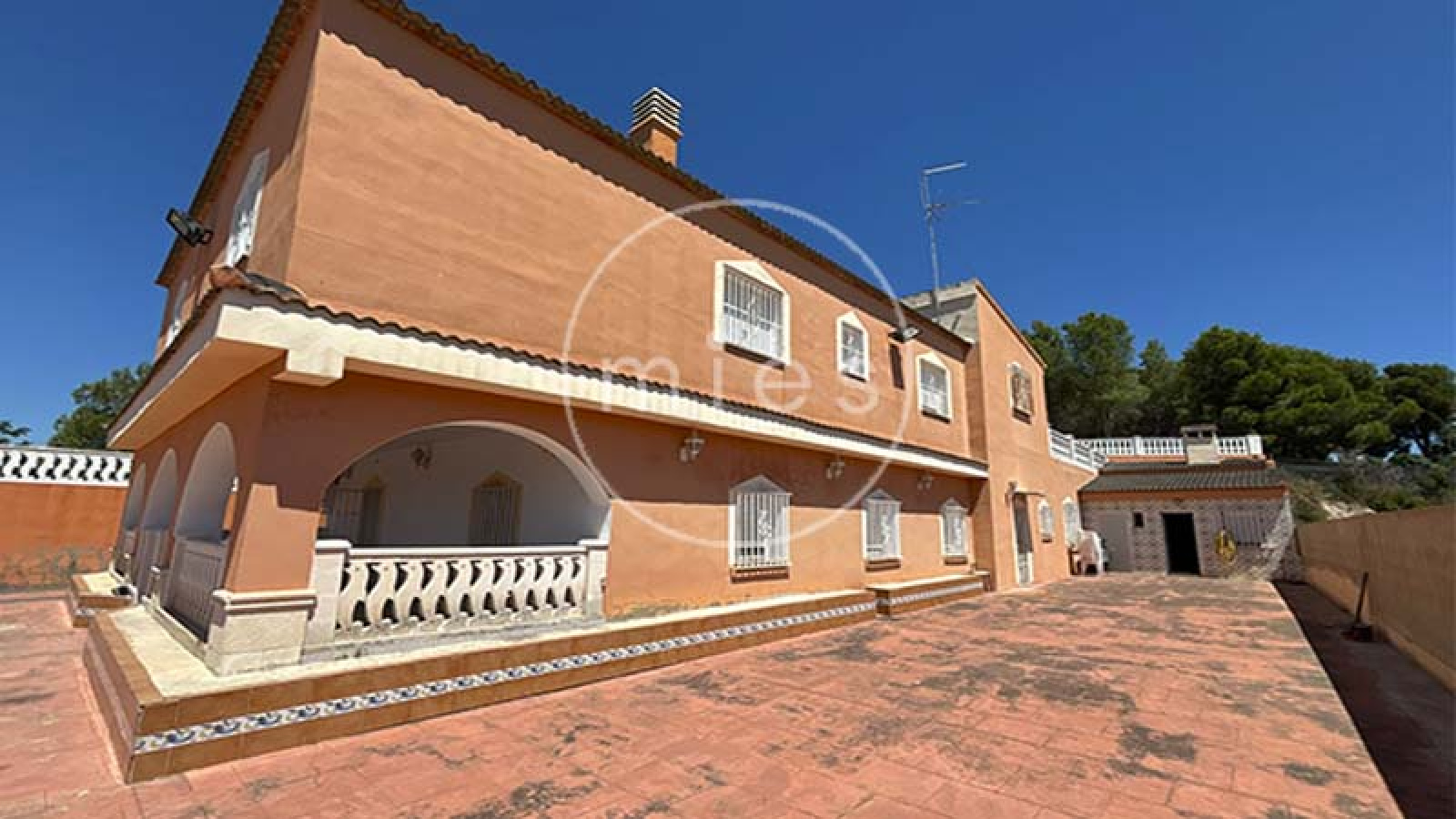chalet en Turís, chalet en venta Turís, chalet con piscina Turís, chalet Valencia, casa en Turís, chalet independiente Valencia, chalet con parcela, chalet con piscina Valencia, vivienda en Turís, casa con jardín, chalet 9 habitaciones, inversión inmobiliaria Turís, alquiler vacacional Turís, chalet para familias, inmobiliaria Turís, MIES Inmobiliaria