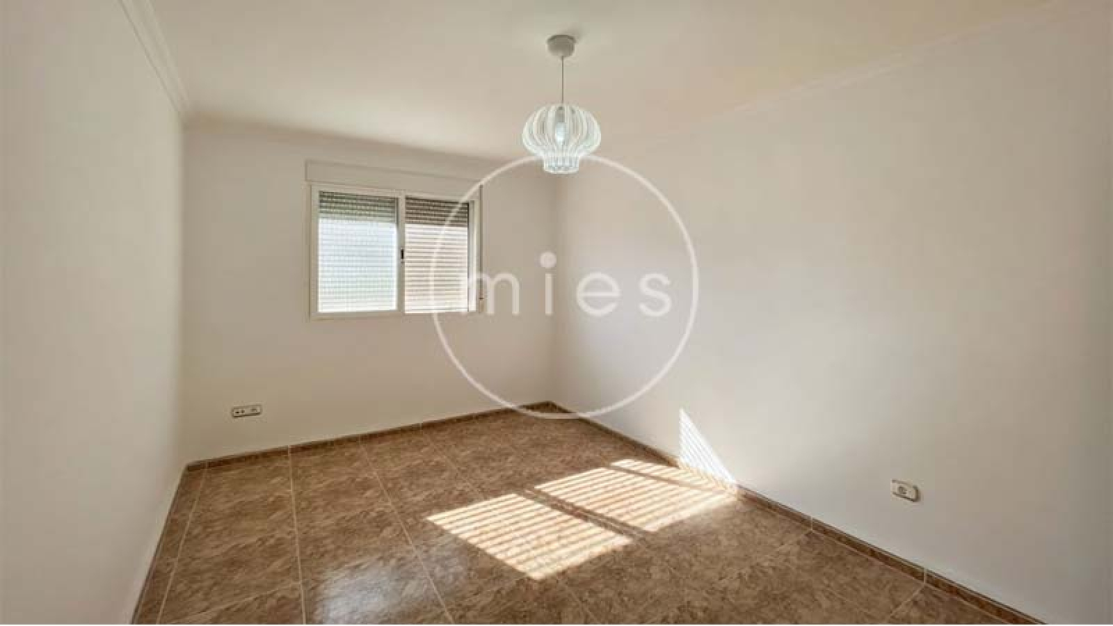 chalet en Turís, chalet en venta Turís, chalet con piscina Turís, chalet Valencia, casa en Turís, chalet independiente Valencia, chalet con parcela, chalet con piscina Valencia, vivienda en Turís, casa con jardín, chalet 9 habitaciones, inversión inmobiliaria Turís, alquiler vacacional Turís, chalet para familias, inmobiliaria Turís, MIES Inmobiliaria