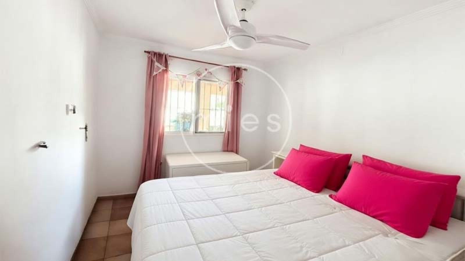 chalet en Turís, chalet en venta Turís, chalet con piscina Turís, chalet Valencia, casa en Turís, chalet independiente Valencia, chalet con parcela, chalet con piscina Valencia, vivienda en Turís, casa con jardín, chalet 9 habitaciones, inversión inmobiliaria Turís, alquiler vacacional Turís, chalet para familias, inmobiliaria Turís, MIES Inmobiliaria