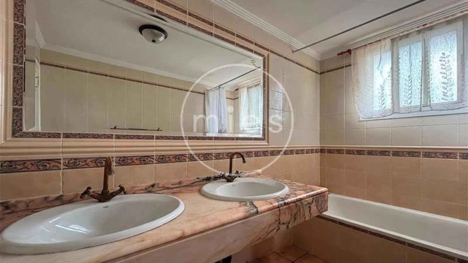 chalet en Turís, chalet en venta Turís, chalet con piscina Turís, chalet Valencia, casa en Turís, chalet independiente Valencia, chalet con parcela, chalet con piscina Valencia, vivienda en Turís, casa con jardín, chalet 9 habitaciones, inversión inmobiliaria Turís, alquiler vacacional Turís, chalet para familias, inmobiliaria Turís, MIES Inmobiliaria