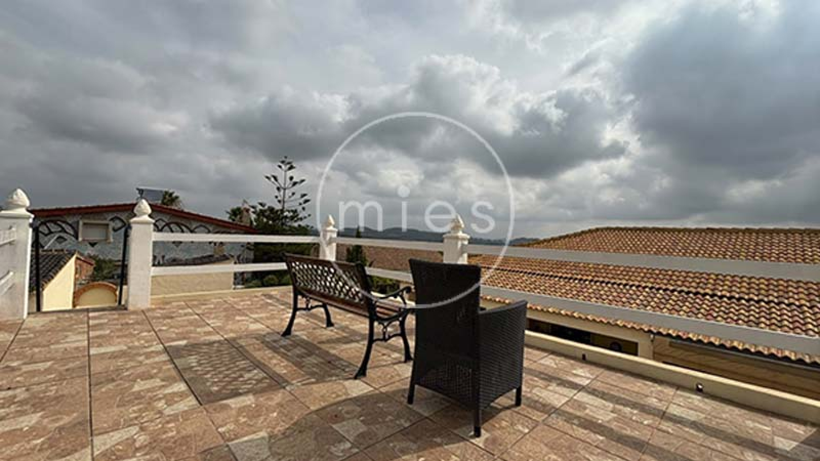 chalet en Turís, chalet en venta Turís, chalet con piscina Turís, chalet Valencia, casa en Turís, chalet independiente Valencia, chalet con parcela, chalet con piscina Valencia, vivienda en Turís, casa con jardín, chalet 9 habitaciones, inversión inmobiliaria Turís, alquiler vacacional Turís, chalet para familias, inmobiliaria Turís, MIES Inmobiliaria