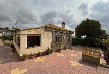 chalet en Turís, chalet en venta Turís, chalet con piscina Turís, chalet Valencia, casa en Turís, chalet independiente Valencia, chalet con parcela, chalet con piscina Valencia, vivienda en Turís, casa con jardín, chalet 9 habitaciones, inversión inmobiliaria Turís, alquiler vacacional Turís, chalet para familias, inmobiliaria Turís, MIES Inmobiliaria