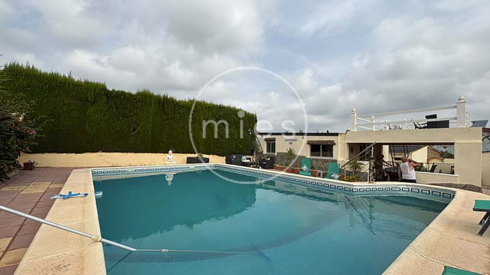 chalet en Turís, chalet en venta Turís, chalet con piscina Turís, chalet Valencia, casa en Turís, chalet independiente Valencia, chalet con parcela, chalet con piscina Valencia, vivienda en Turís, casa con jardín, chalet 9 habitaciones, inversión inmobiliaria Turís, alquiler vacacional Turís, chalet para familias, inmobiliaria Turís, MIES Inmobiliaria