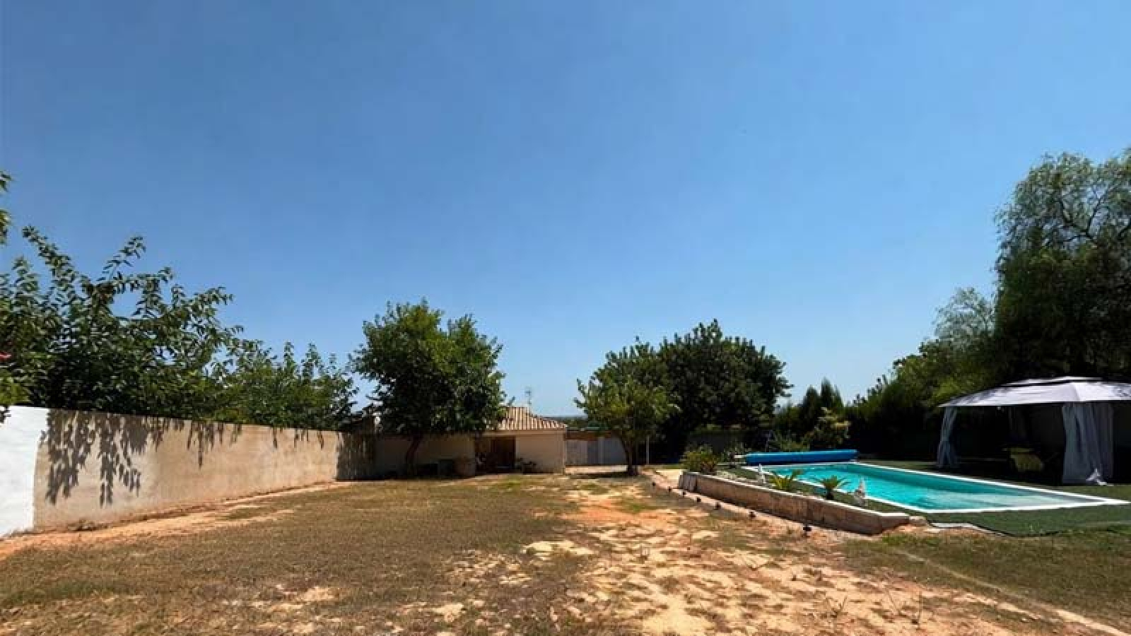chalet en Turís, chalet en venta Turís, chalet con piscina Turís, chalet Valencia, casa en Turís, chalet independiente Valencia, chalet con parcela, chalet con piscina Valencia, vivienda en Turís, casa con jardín, chalet 9 habitaciones, inversión inmobiliaria Turís, alquiler vacacional Turís, chalet para familias, inmobiliaria Turís, MIES Inmobiliaria