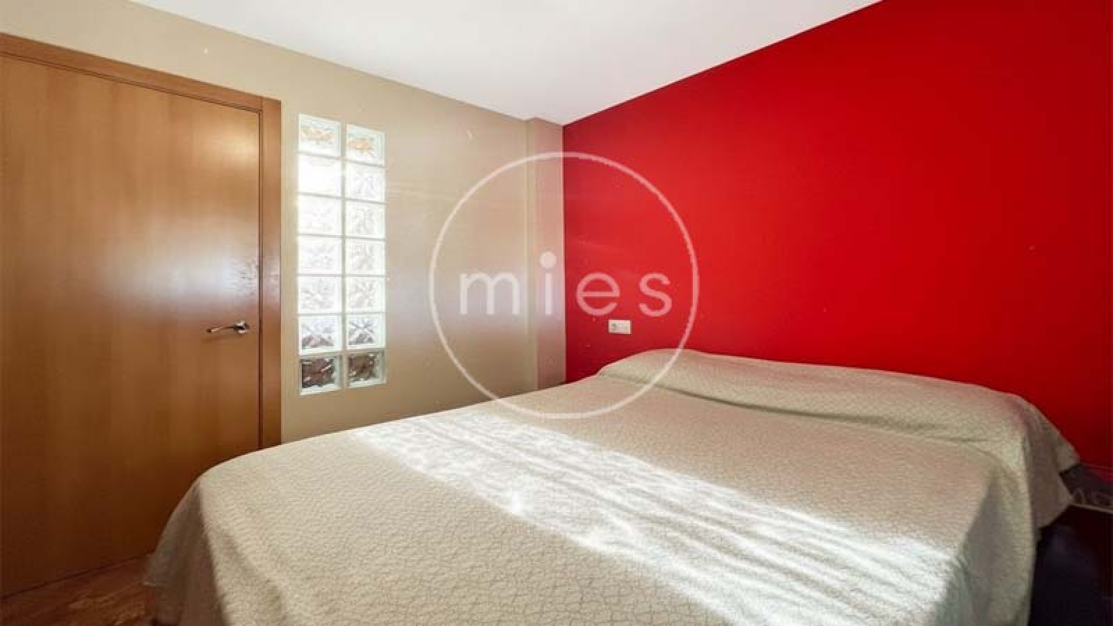 chalet en Turís, chalet en venta Turís, chalet con piscina Turís, chalet Valencia, casa en Turís, chalet independiente Valencia, chalet con parcela, chalet con piscina Valencia, vivienda en Turís, casa con jardín, chalet 9 habitaciones, inversión inmobiliaria Turís, alquiler vacacional Turís, chalet para familias, inmobiliaria Turís, MIES Inmobiliaria
