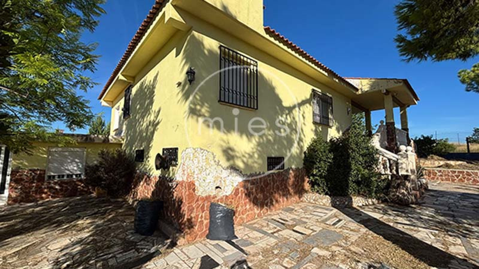 chalet en Torrent, chalet en venta Torrent, chalet El Mojón Blanco, chalet Mojón Blanco Torrent, chalet con piscina Torrent, chalet para reformar Torrent, chalet independiente Torrent, vivienda con parcela Torrent, parcela 2100 m2 Torrent, chalet cerca de Montserrat Valencia, casas en venta Torrent, chalet Valencia, MIES Gestión Inmobiliaria