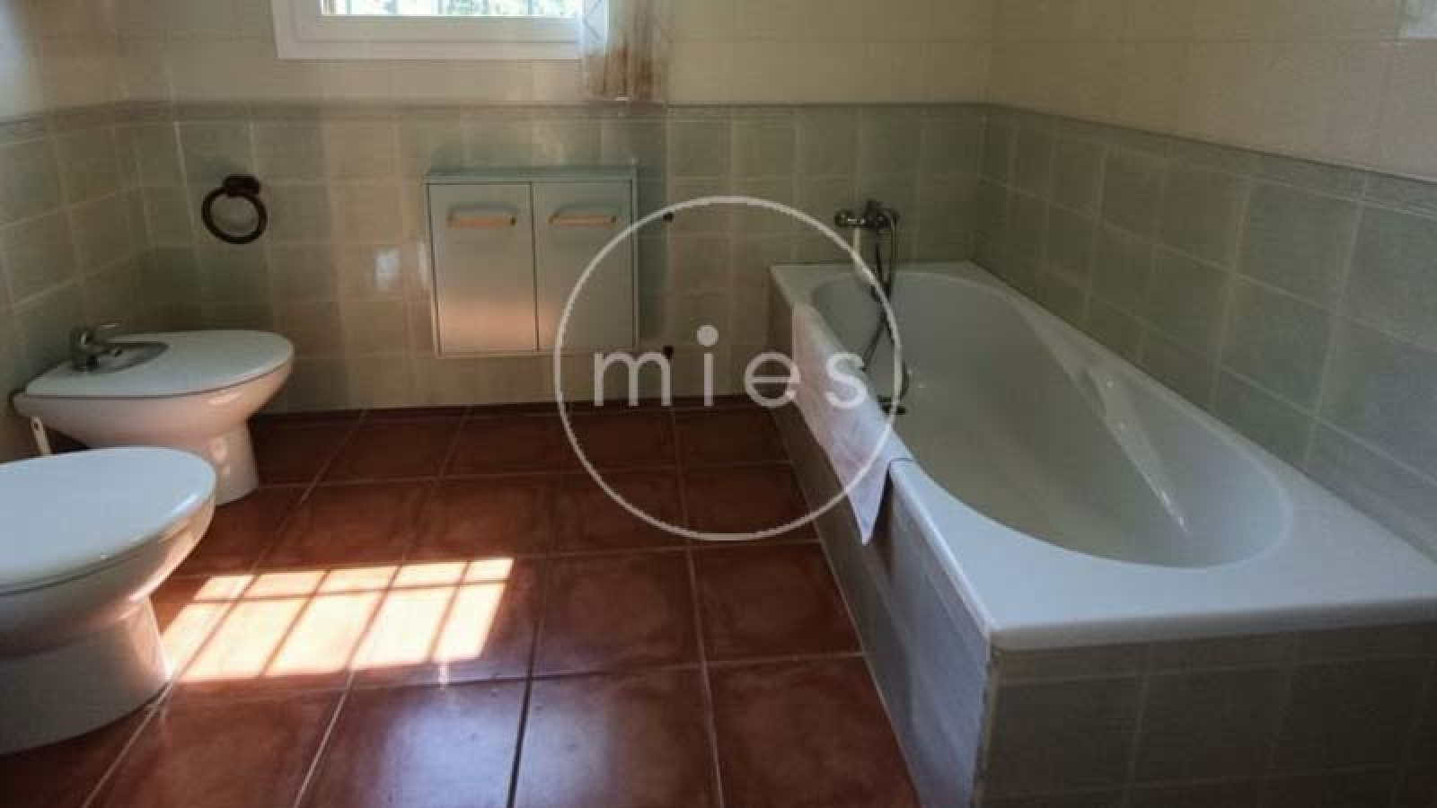 Mies Inmobiliaria, tu inmobiliaria en Valencia y alrededores. Encuentra pisos, casas y chalets en venta en Manises, Valencia y otras localidades.