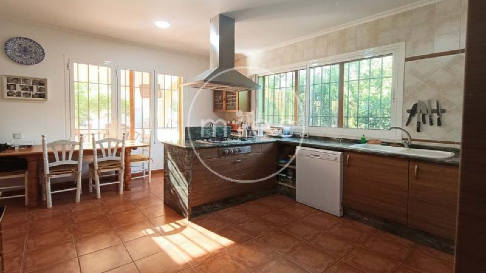 Mies Inmobiliaria, tu inmobiliaria en Valencia y alrededores. Encuentra pisos, casas y chalets en venta en Manises, Valencia y otras localidades.