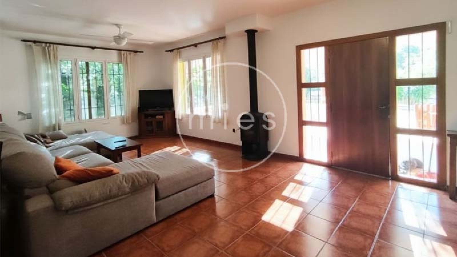 Mies Inmobiliaria, tu inmobiliaria en Valencia y alrededores. Encuentra pisos, casas y chalets en venta en Manises, Valencia y otras localidades.