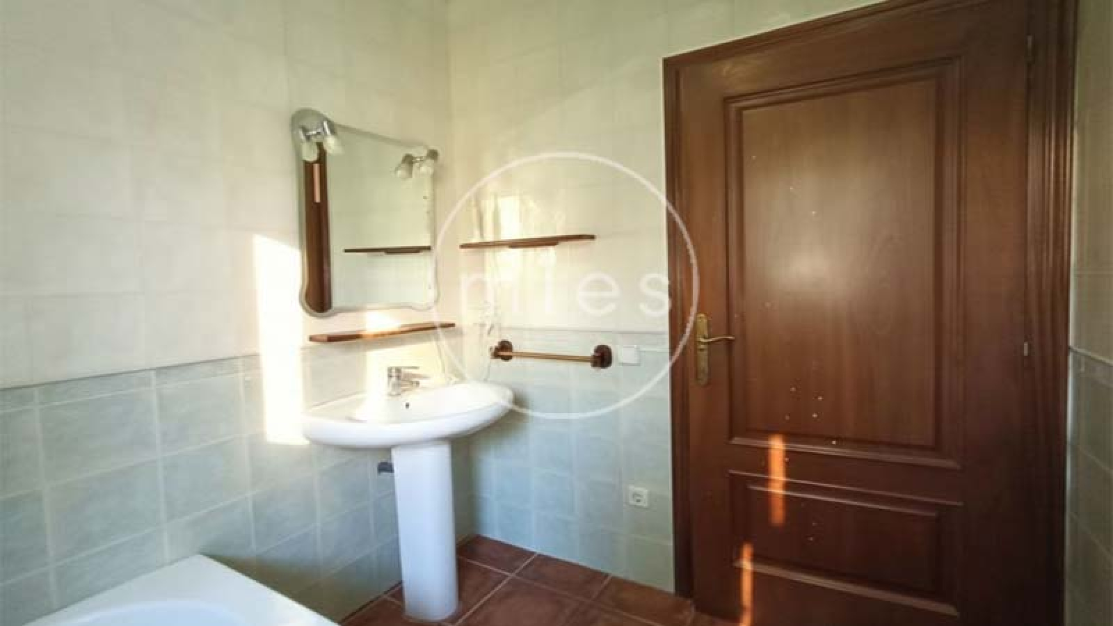 Mies Inmobiliaria, tu inmobiliaria en Valencia y alrededores. Encuentra pisos, casas y chalets en venta en Manises, Valencia y otras localidades.