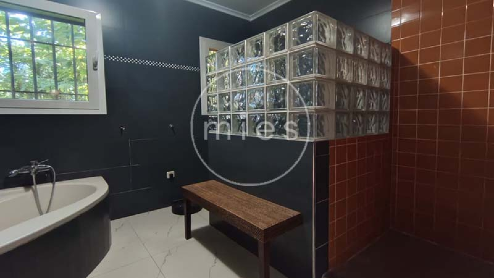 Mies Inmobiliaria, tu inmobiliaria en Valencia y alrededores. Encuentra pisos, casas y chalets en venta en Manises, Valencia y otras localidades.