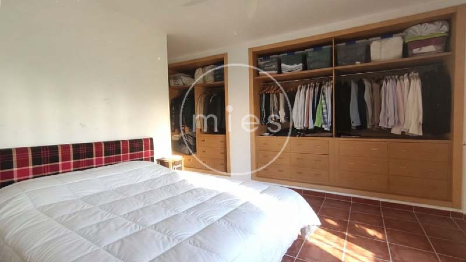 Mies Inmobiliaria, tu inmobiliaria en Valencia y alrededores. Encuentra pisos, casas y chalets en venta en Manises, Valencia y otras localidades.